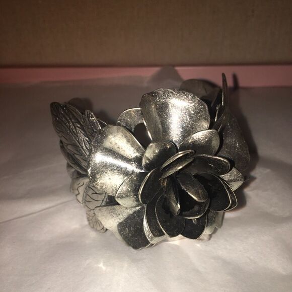 ROSE cuff - Picture 5 of 6